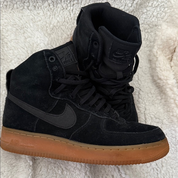 Nike Black Air Force 1 with Gum Bottom - Picture 2 of 3